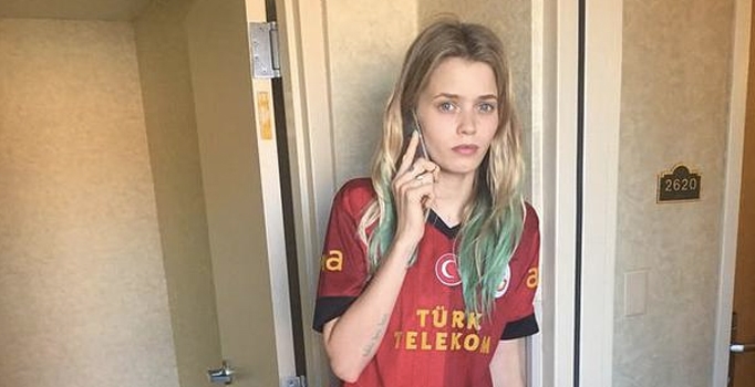 Elvis Presley'nin torunu Riley Keough da Galatasaraylı çıktı