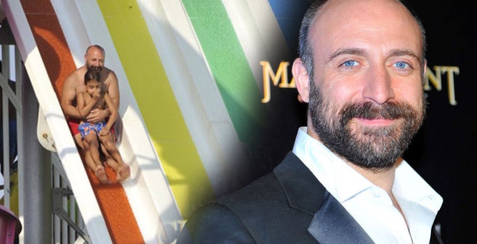 Halit Ergenç oğluyla su
parkında çocuklar gibi!