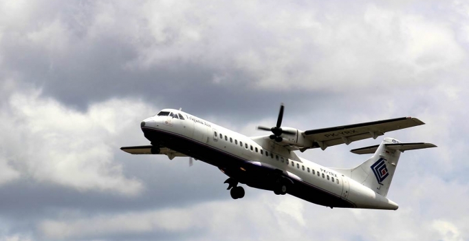 Papua'da kaybolan uçaktan haber var