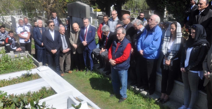 Beşiktaş'ın efsanesi mezarı başında anıldı