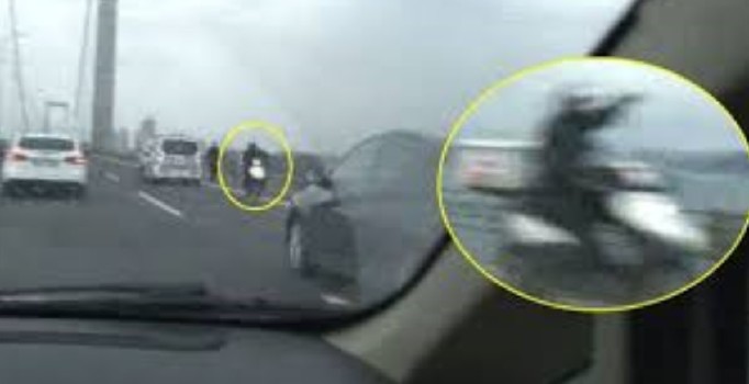 Cumhurbaşkanı'nın konvoyunda tersten gelen motosiklet heyecanı