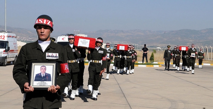 Karlıova şehitleri  için 
Bingöl'de tören düzenlendi