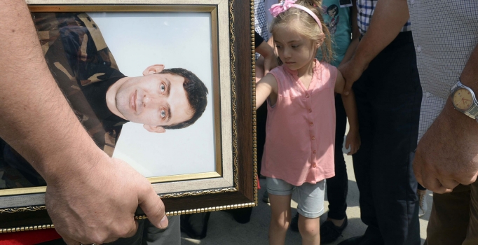 Şemdinli'de şehit olan 
Ahmet Çamur'un cenazesi