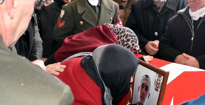 El Bab şehidi Akın Acar'a anne vedası: Güle güle meleğim, canım oğlum