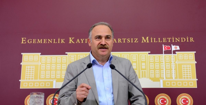 Levent Gök: Davutoğlu görevi 
Cumhurbaşkanı'na iade etmeli