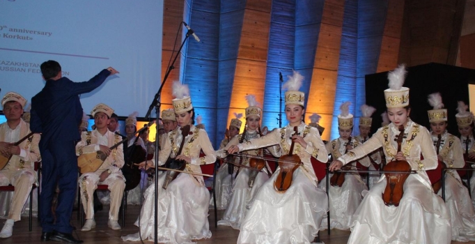 Paris'te "Dede Korkut" konseri