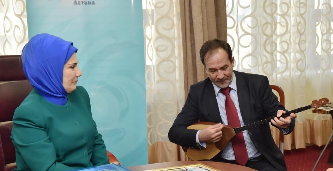 Emine Erdoğan Dombra'nın bestecisiyle buluştu