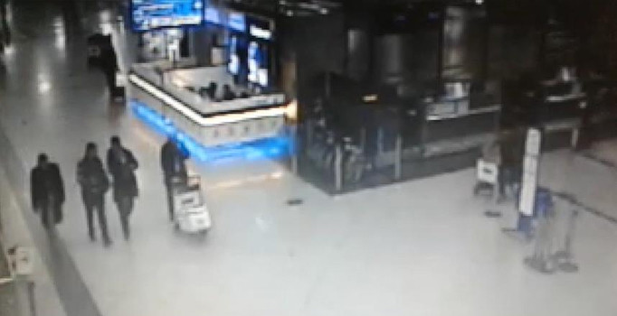 FETÖ'cülerin havalimanınından para çıkarma görüntüleri