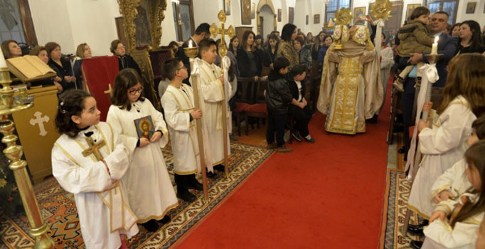 Mersin'deki Noel ayininde birlik mesajı verildi şehitler için dua edildi