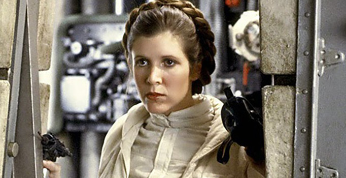 Amerikalı oyuncu Carrie Fisher uçakta kalp krizi geçirdi