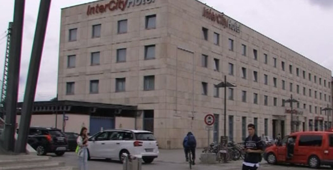 Basın mensupları Ulm'de 
'paralel' nöbetinde