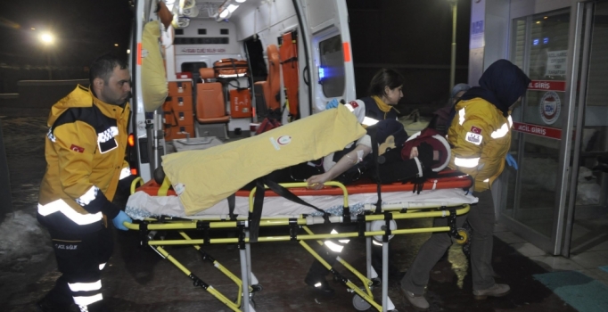 Konya'da karda kayarken, bacağına demir saplandı