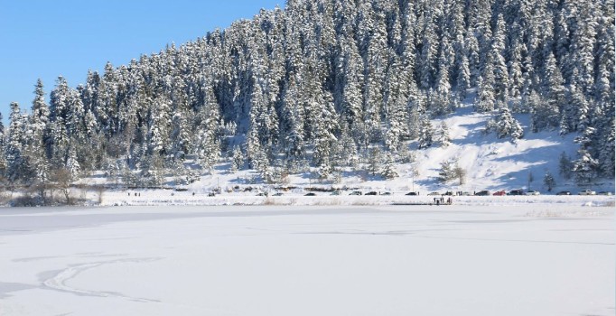 Abant Gölü tamamen buz tuttu