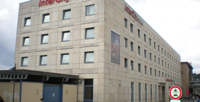 Zekeriya Öz ve Celal 
Kara Ulm'deki otelde