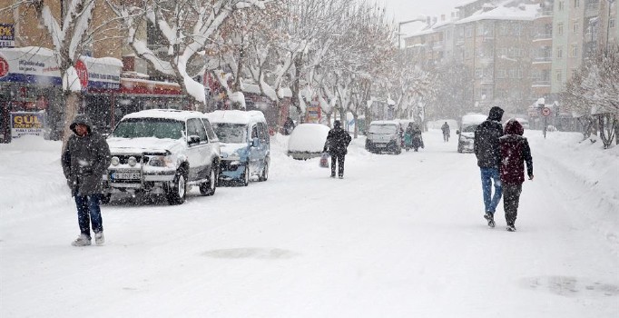 Karaman'da yarın okullar tatil mi? Valilik açıklama yaptı! 26 Aralık Pazartesi kar tatili