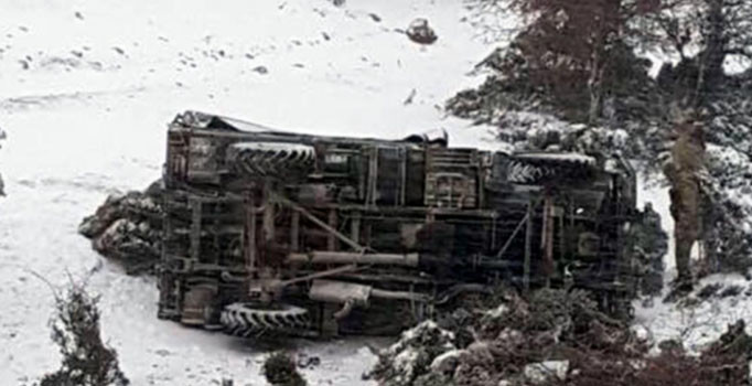 Isparta’da askeri araç uçuruma yuvarlandı: 3 yaralı | Son dakika haberleri