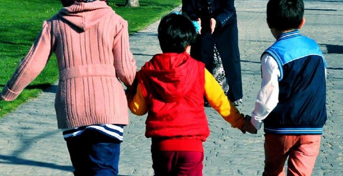 Türk aileler savaş mağduru çocuklara koruyucu aile oldu