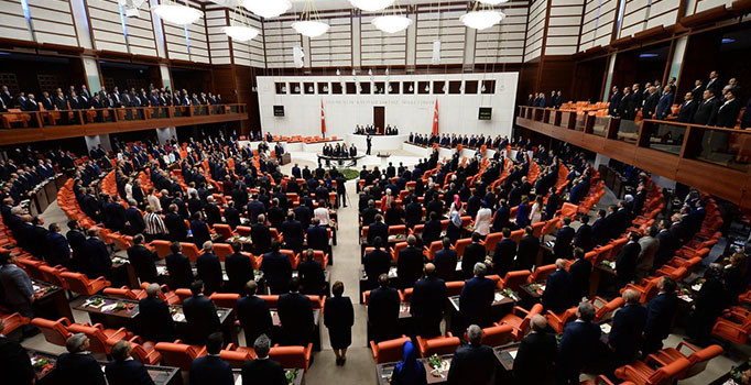 Anayasa teklifinde 3 maddede revizyon: Yedek vekil, 'doğuştan' ibaresi, HSYK üye dağılımı