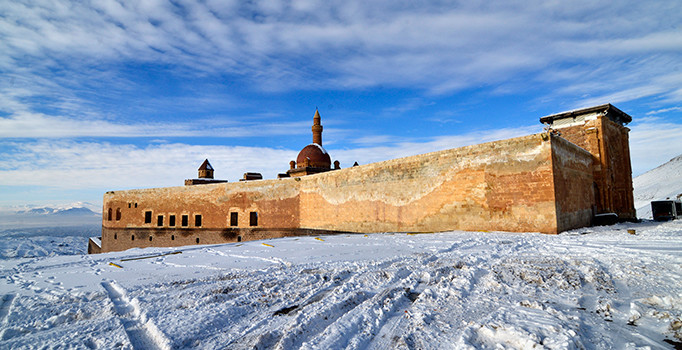İshak Paşa Sarayı kışın bir başka güzel