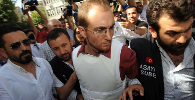 Atalay Filiz sahtecilik suçundan hakim karşısına çıktı