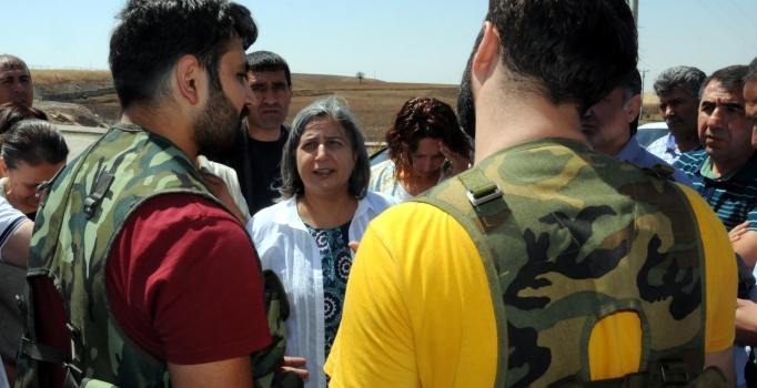 Kışanak ve HDP'li vekilleri 
Silvan'da polis böyle karşıladı