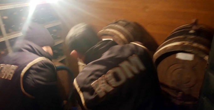 Çorlu'daki baskında 1 ton kaçak içki ele geçti
