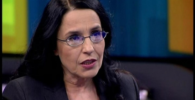 Radikal yazarı Ayşe 
Hür'den PKK'yı savunan twit