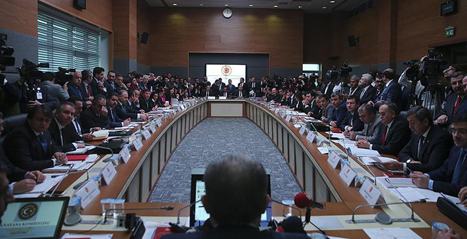 Anayasa teklifinde "doğuştan Türk" şartı değiştirildi, 'partili Cumhurbaşkanı' geçti