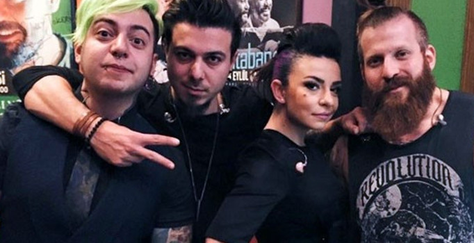 MODEl grubu dağıldı iddiası! Instagramdan paylaştı