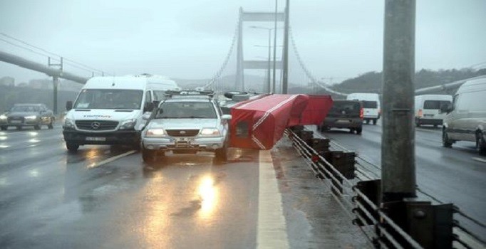 Fırtına tüm yurtta felakete neden oldu