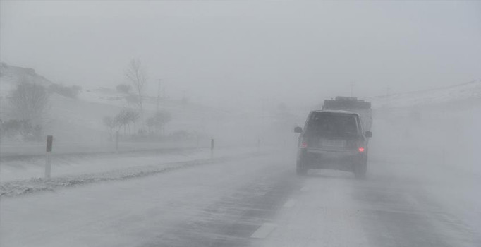 Afyonkarahisar-Ankara karayolu ulaşıma kapandı | Son dakika haberleri
