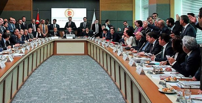 Anayasa değişikliği teklifinin maddeleri komisyondan geçti | Son dakika haberleri