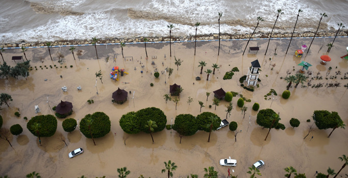 Mersin'deki sel felaketinde kaybolan 3 kişi hala bulunamadı