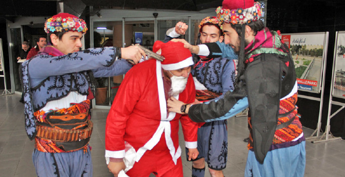 Aydın'da ilginç Noel protestosu | Aydın haberleri