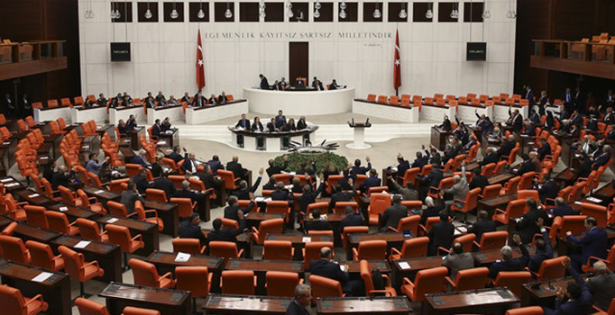 Anayasa değişiklik teklifinin 14. maddesi TBMM'de kabul edildi