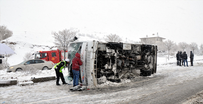 Kırıkkale'de midibüs devrildi: 26 yaralı | Son dakika haberleri