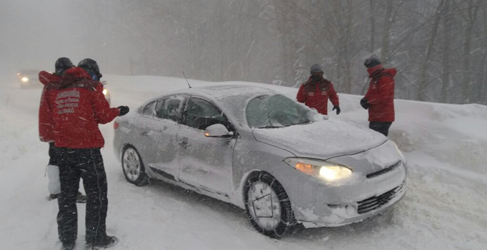 Uludağ'da 100 araç mahsur kaldı | Son dakika haberleri
