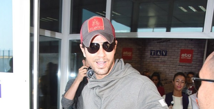 Enrique Iglesias Türkiye'ye 17 bavulla indi