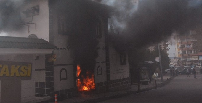 Şanlıurfa'da elektrik trafosu bomba gibi patladı