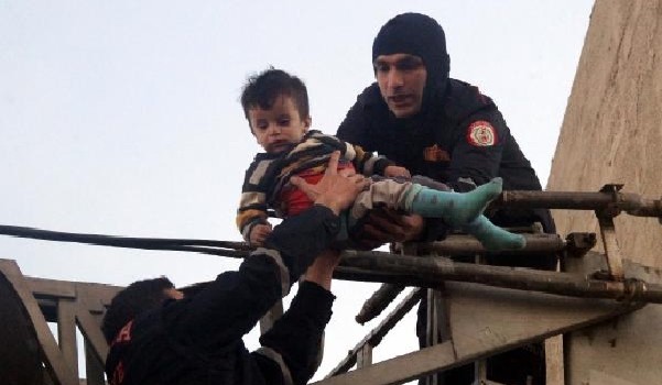 Şanlıurfa’da yangın çıkan evde 10 kişi dumandan etkilendi