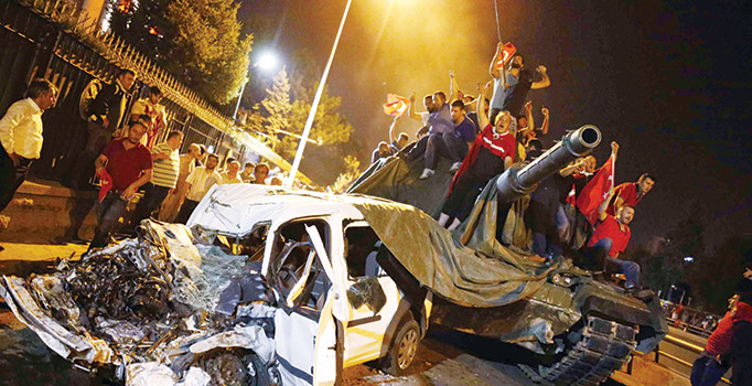 Türkiye, 2016’da büyük badirelerin üstesinden geldi