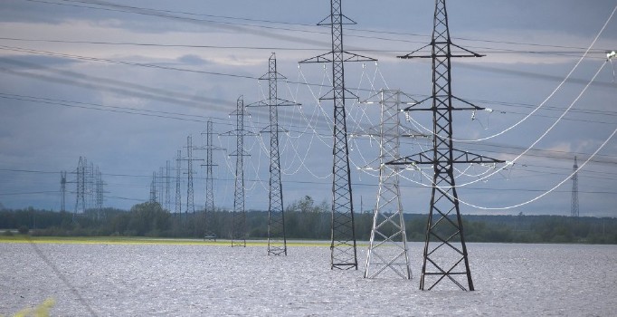 İran, Irak'a verdiği elektriği kesti