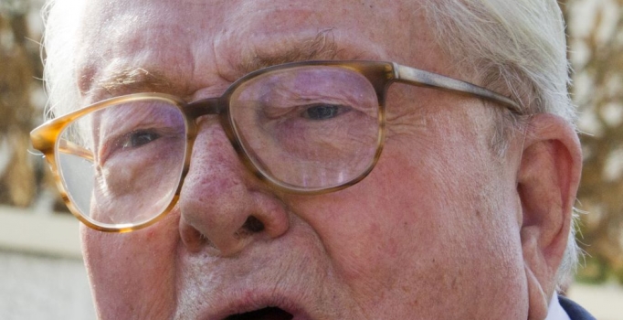 Le pen, kurduğu partiden ihraç edildi