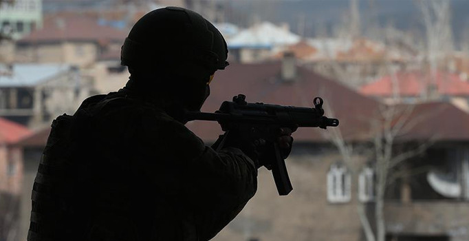 Hatay’da teröristlere ait iki sığınak bulundu