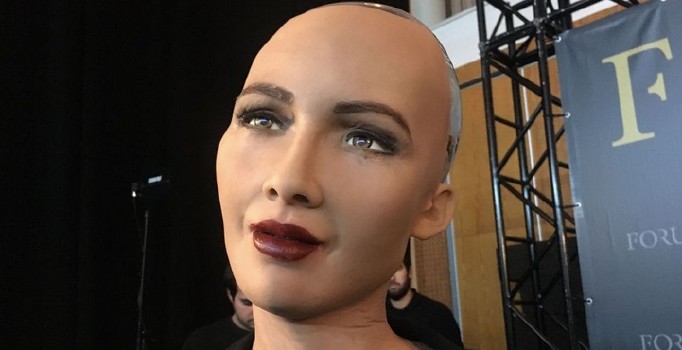 Çok daha akıllı robotlar CES 2017’ye geliyor