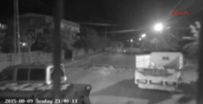 Kepçeyle yol kapatan 
PKK'lılara film gibi takip