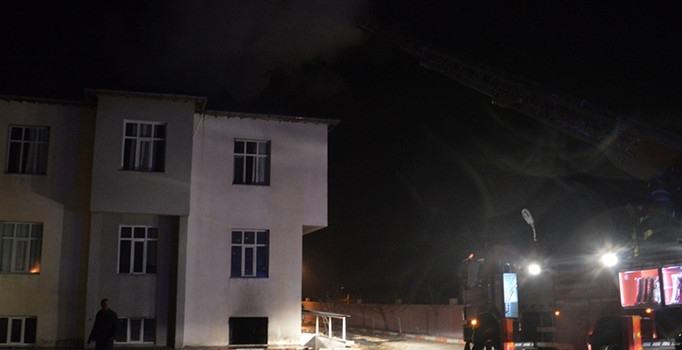 Manisa'da özel öğrenci yurdunda yangın