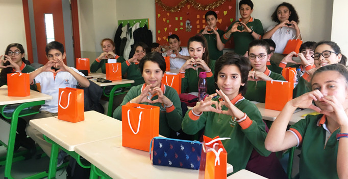 İzmirli öğrencilerden El Bab'da görev alan Türk askerlerine anlamlı hediyeler