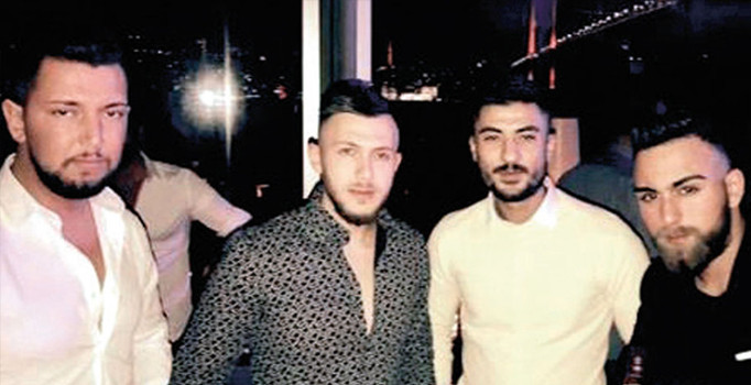 "Sağ olanlar el kaldırsın" Tuzak sanmışlar