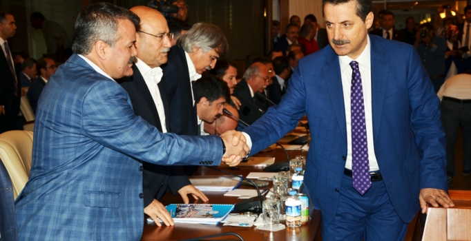 Davutoğlu'ndan memura seyyanen zam müjdesi